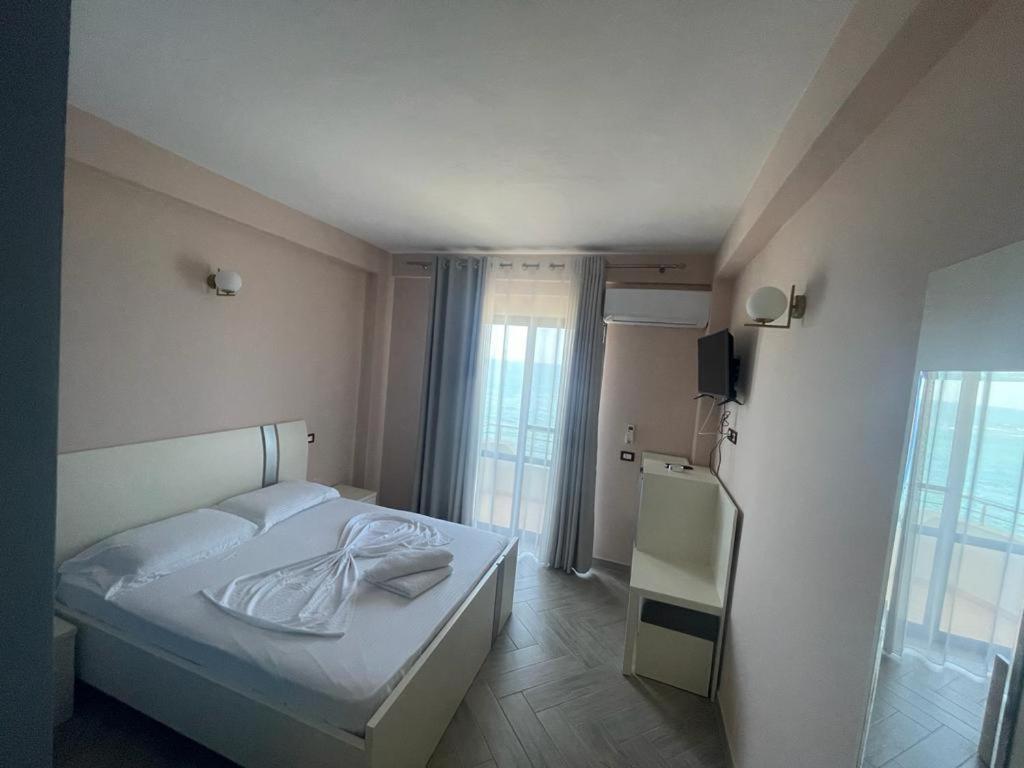 Hotel Ferrara ドゥラス エクステリア 写真