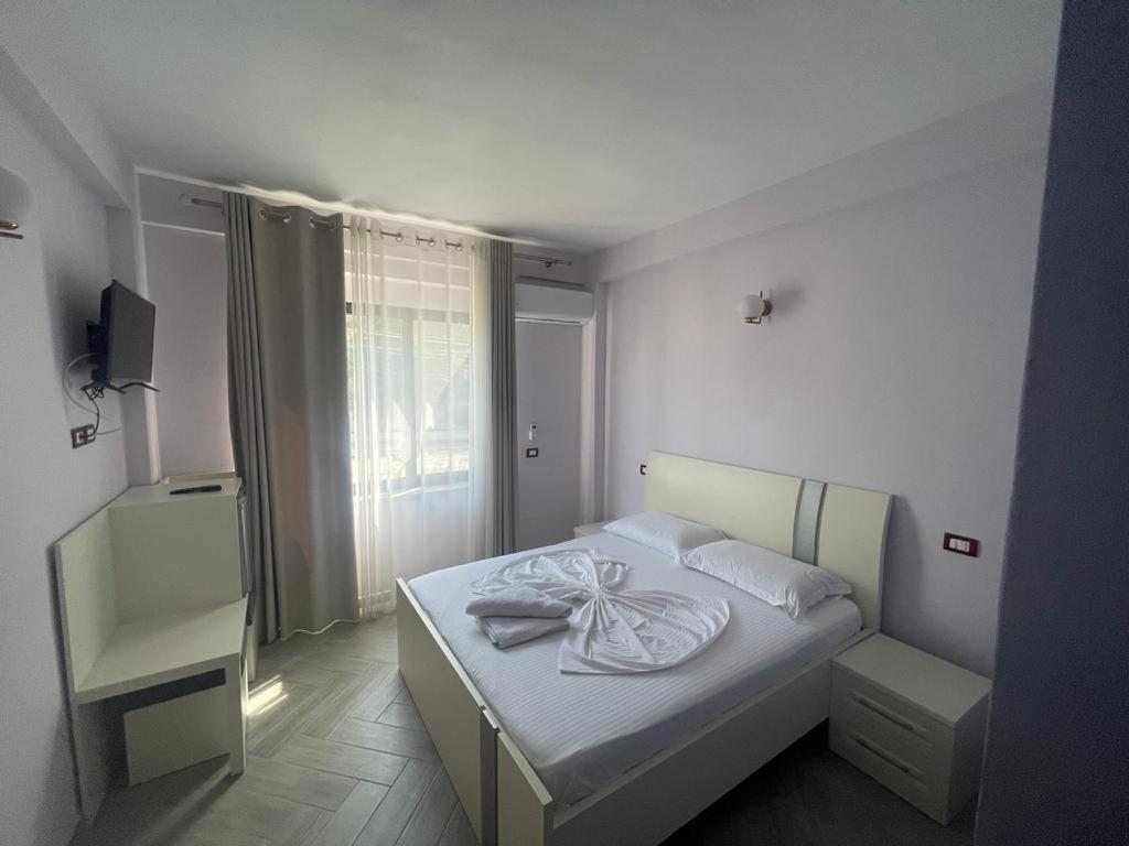Hotel Ferrara ドゥラス エクステリア 写真