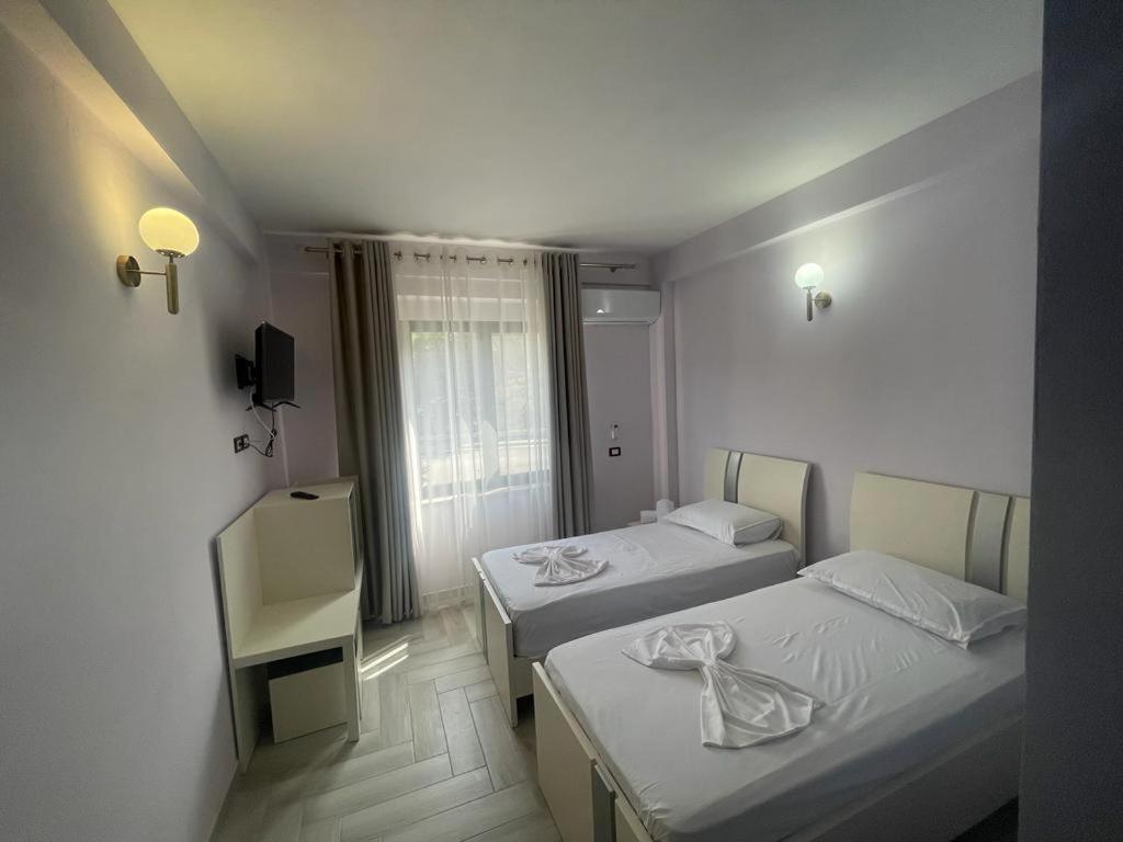 Hotel Ferrara ドゥラス エクステリア 写真